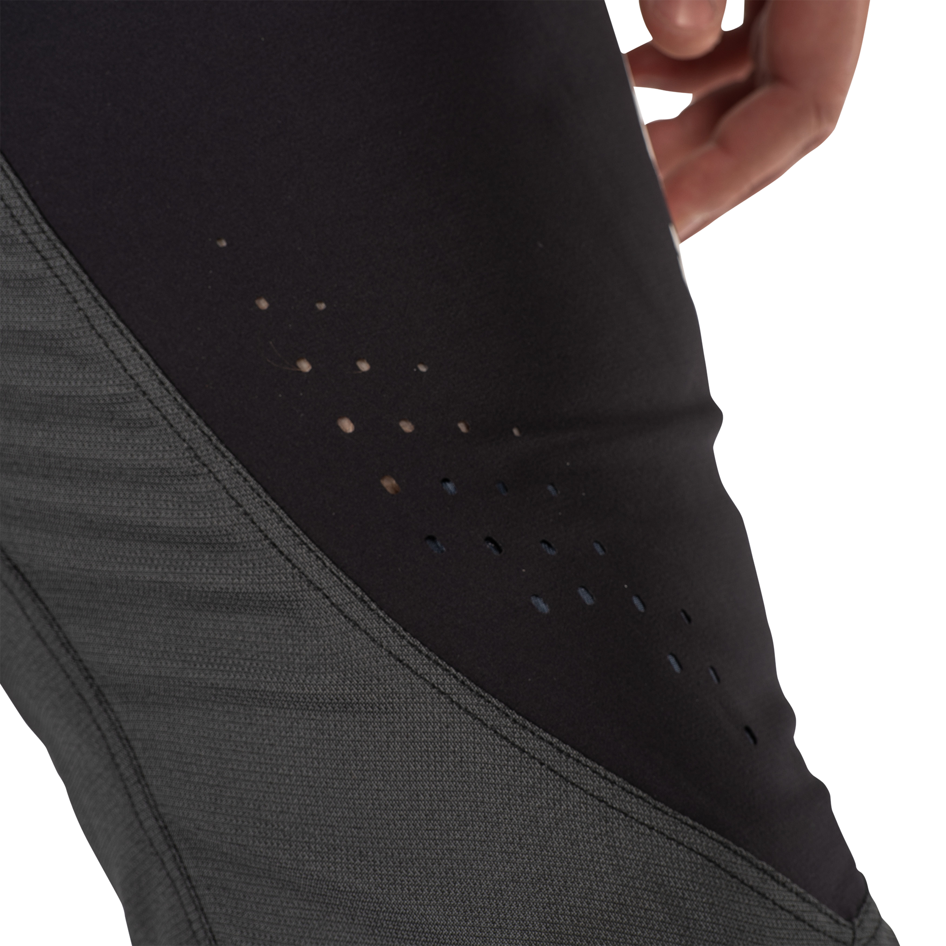 Pantaloni MTB Gravity 5.0 ergonomici sviluppati con i piloti professionisti di Pivot Factory Racing