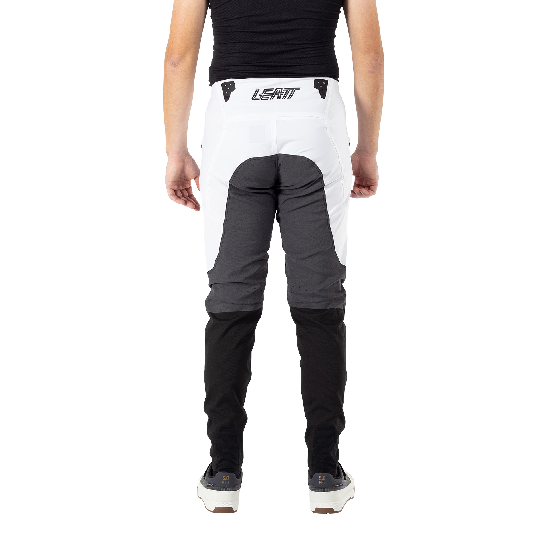 Pantaloni MTB Gravity 5.0 ergonomici sviluppati con i piloti professionisti di Pivot Factory Racing