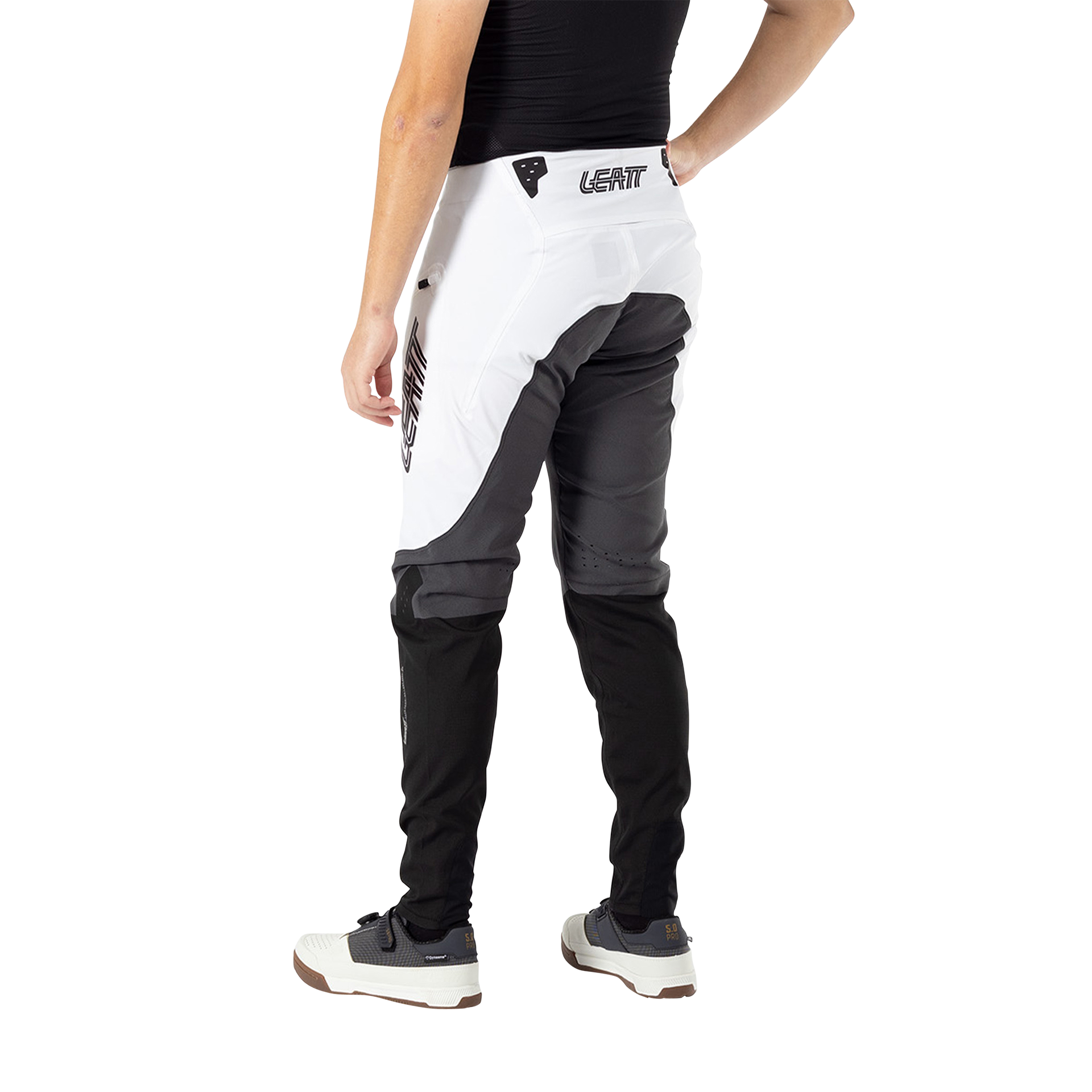 Pantaloni MTB Gravity 5.0 ergonomici sviluppati con i piloti professionisti di Pivot Factory Racing