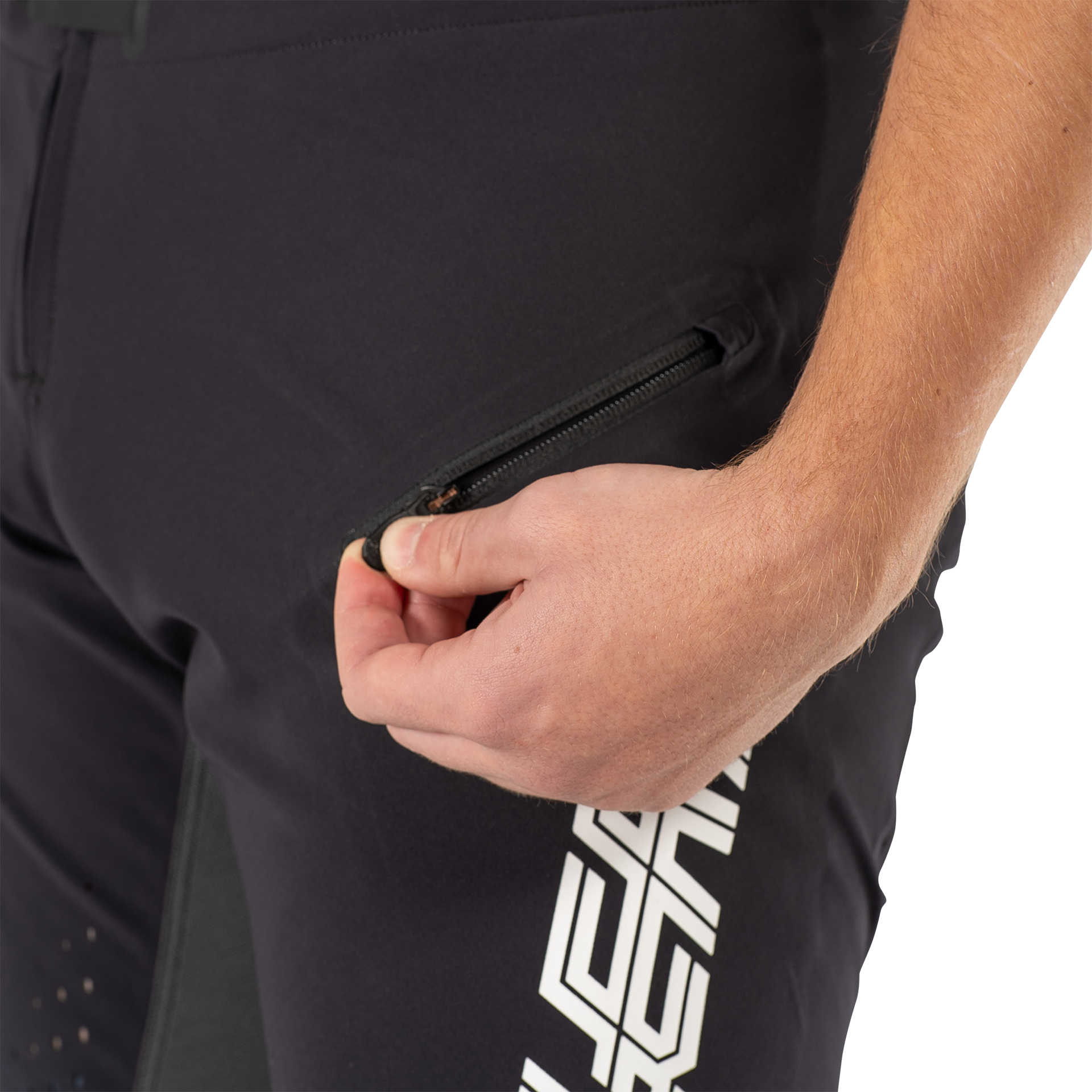 Pantaloni MTB Gravity 5.0 ergonomici sviluppati con i piloti professionisti di Pivot Factory Racing